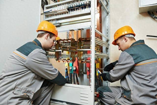 2025年電氣設(shè)備安裝工報考全攻略 考試時間、流程與最新指南
